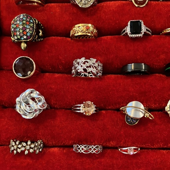 Big lot of 46 +10 piece, assorted, beautiful men’s, and ladies rings, jewelry - Picture 3 of 11